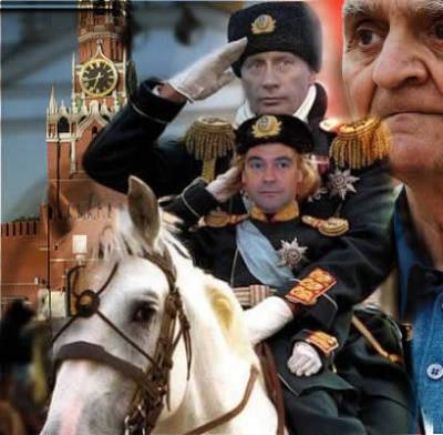 По улицам течёт народ