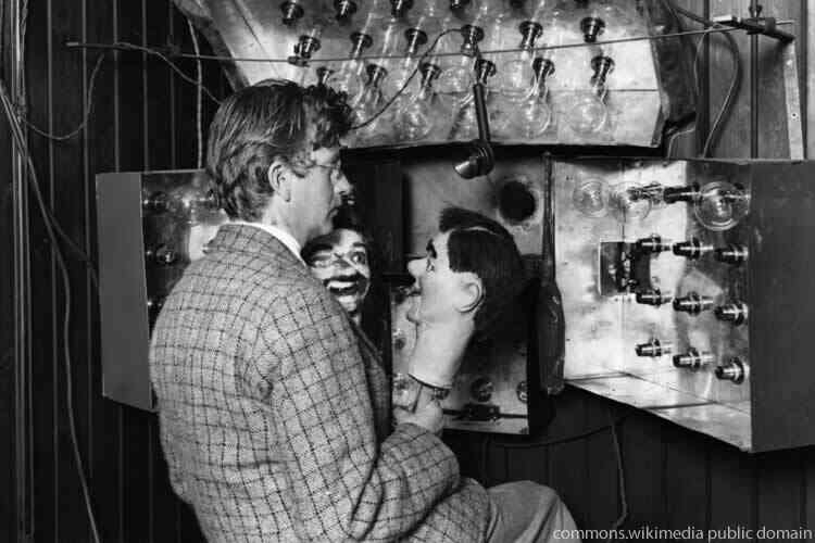 Сто лет назад инженер Джон Бэрд открыл эру телевидения