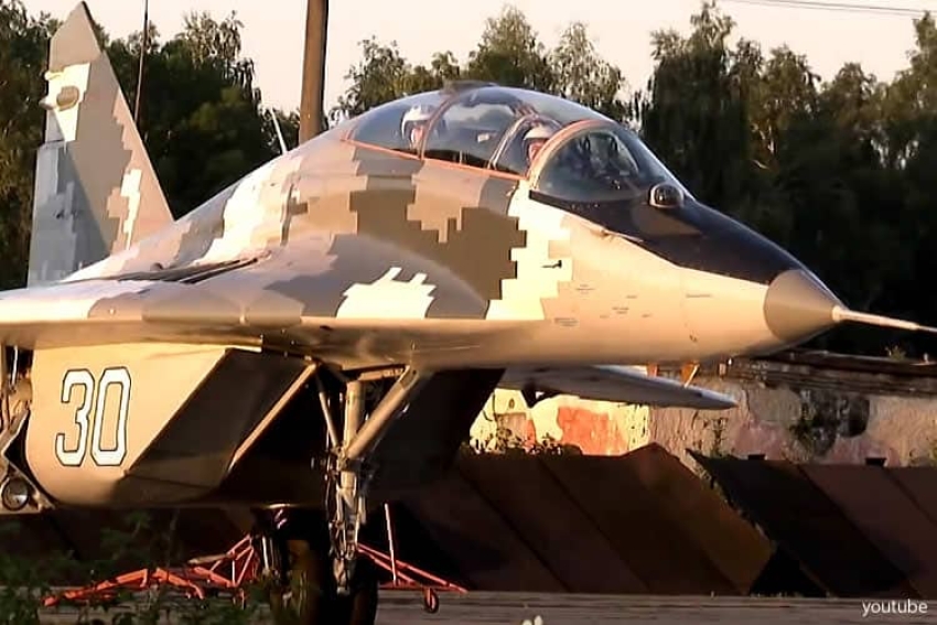 Украинский военный самолет впервые атаковал цель в России