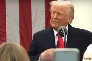 Может Трампу лучше бы начать глобальный бедлам в &quot;День дурака&quot;?