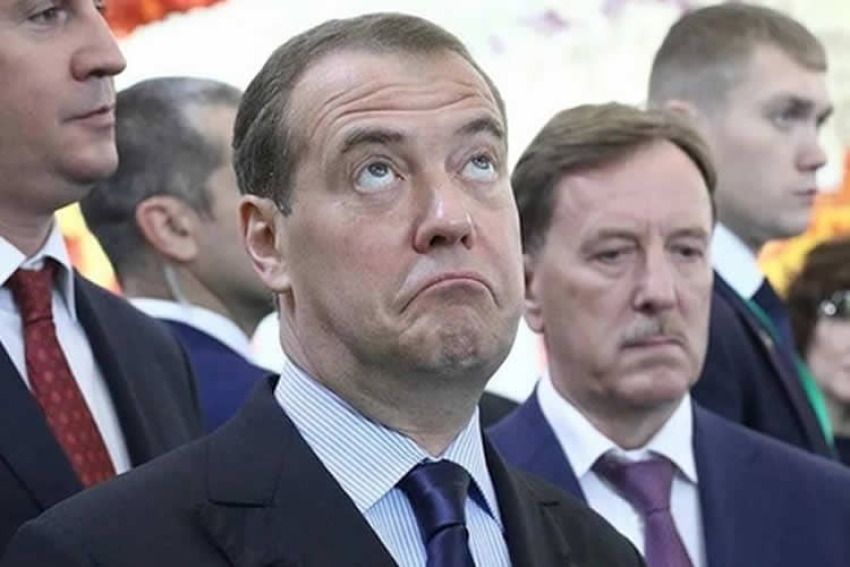 Много ли земли Медведеву надо? Политические анекдоты