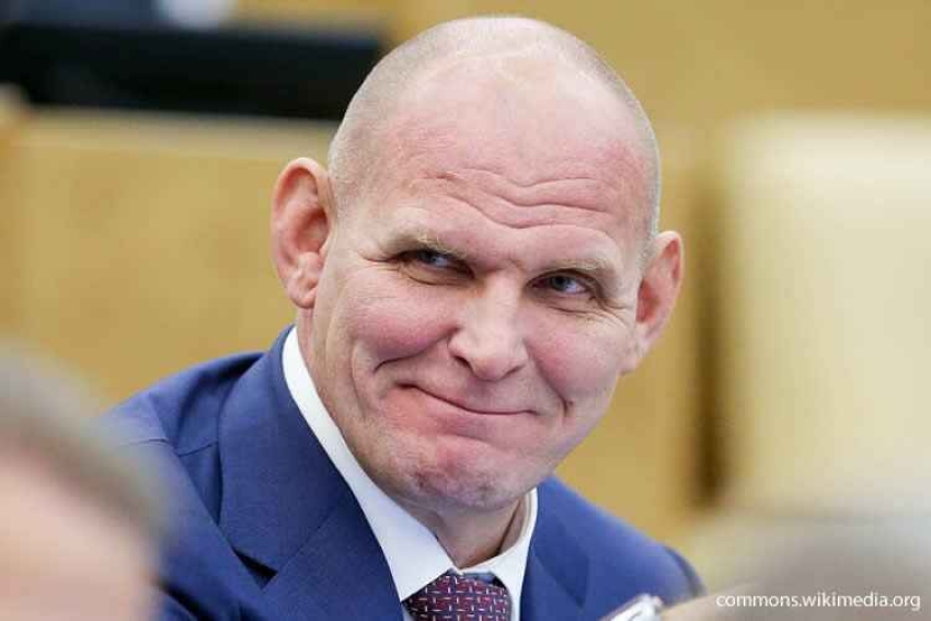 Дума разрешила арестовывать имущество уехавших россиян